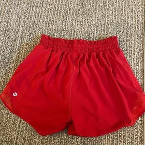 lululemon Hotty Hot- High Rise short 4” (brand new- worn once)